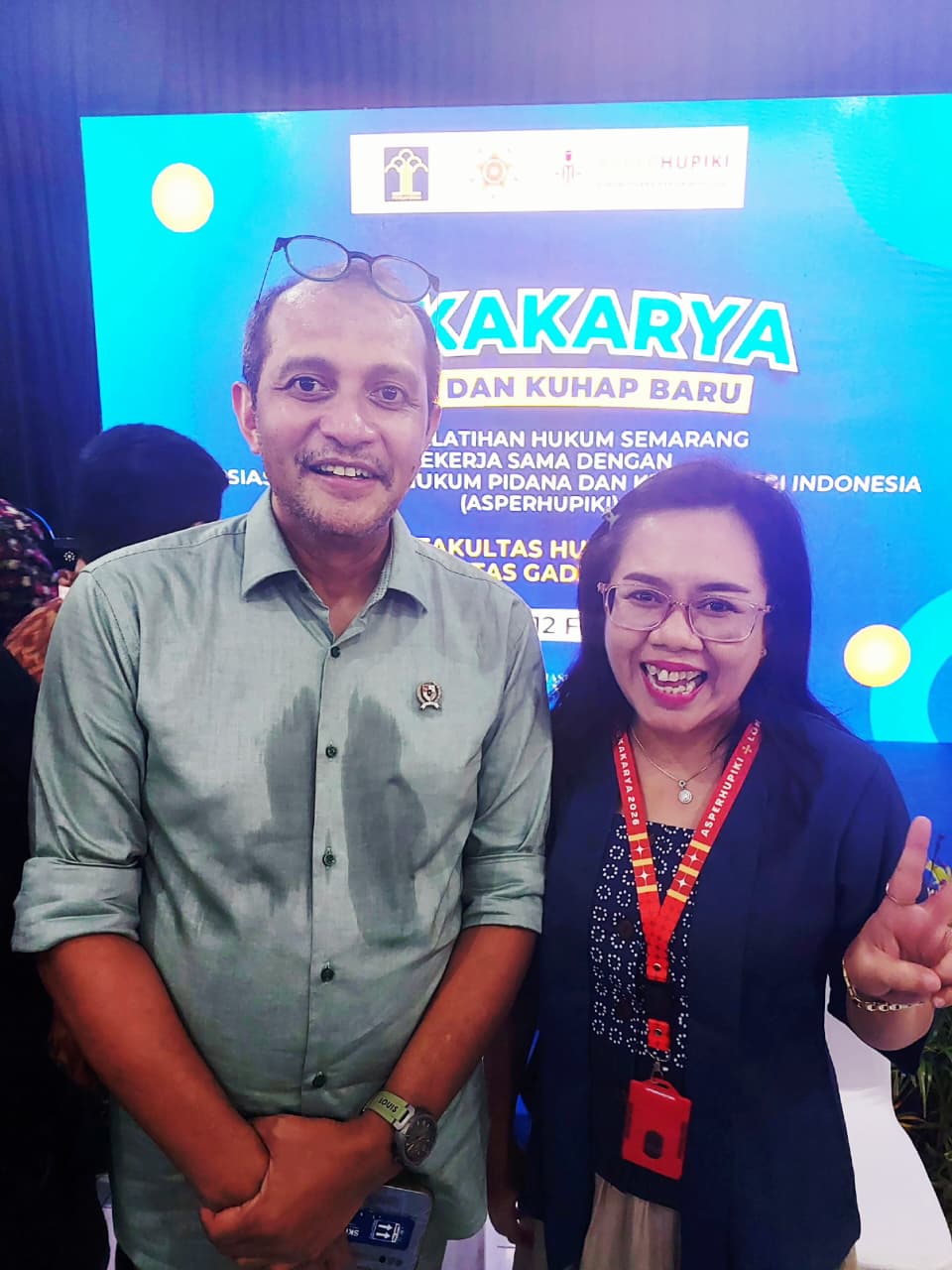 Founder Yayasan Yulia Natya Nivitri Bersama Wakil Menteri Hukum Republik Indonesia Dalam Acara penutupan Lokakarya Kitab Undang-Undang Hukum Pidana (KUHP) dan Kitab Undang-Undang Hukum Acara Pidana (KUHAP) Baru di Universitas Gadjah Mada (UGM).